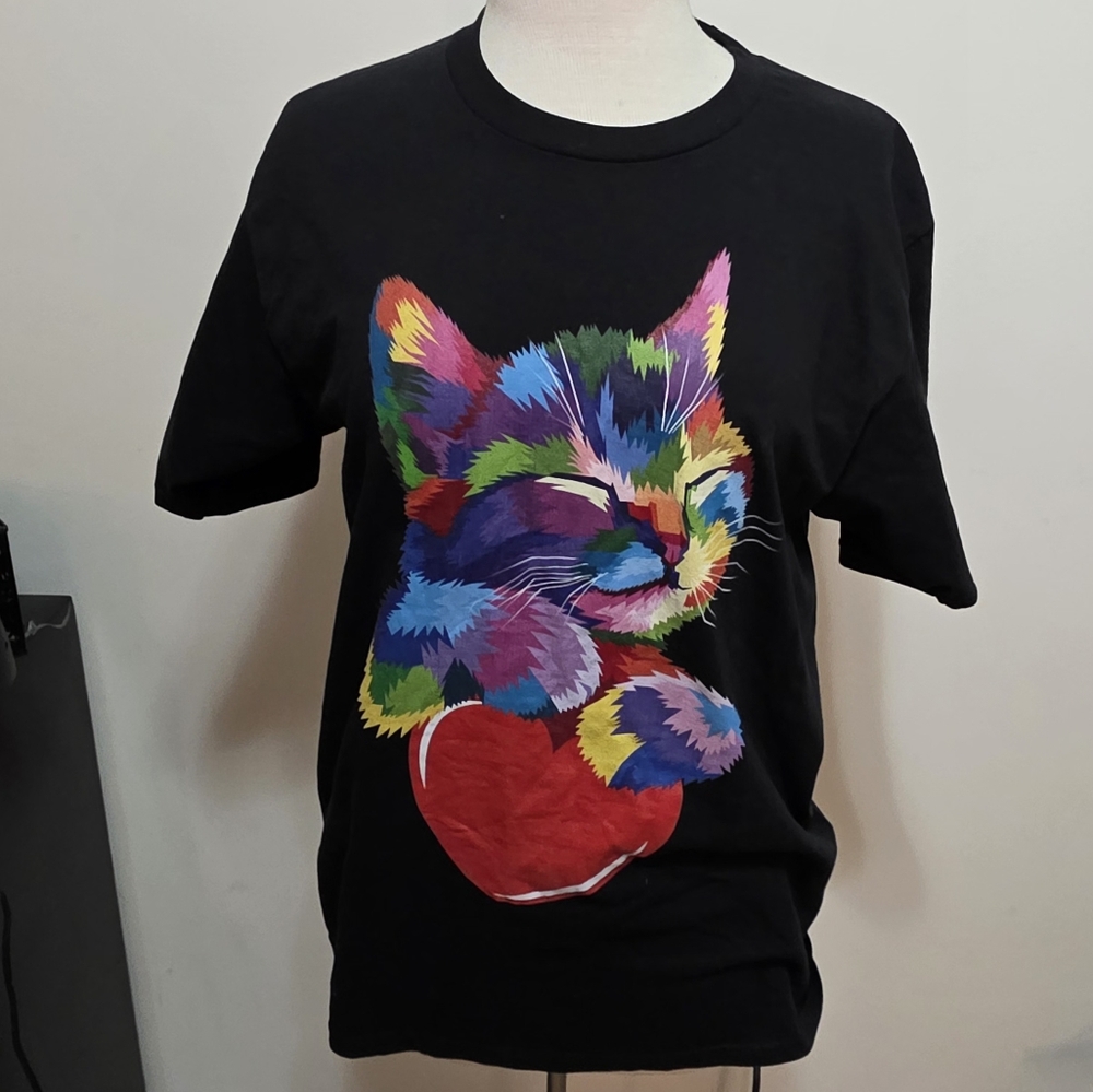Port & Co Rainbow Cat Heart TShirt M